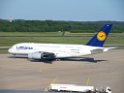 Lufthansa Airbus A 380 zu Besuch Flughafen Koeln Bonn P032